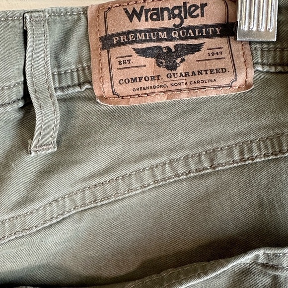 Wrangler Straight Fit Premium Quality Olive/Army Green Jeans Sz: 40x30 - Picture 10 of 11